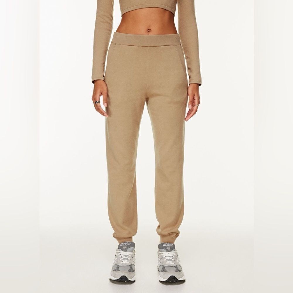 Babaton | High-rise knit Rodin Jogger | Constant Camel